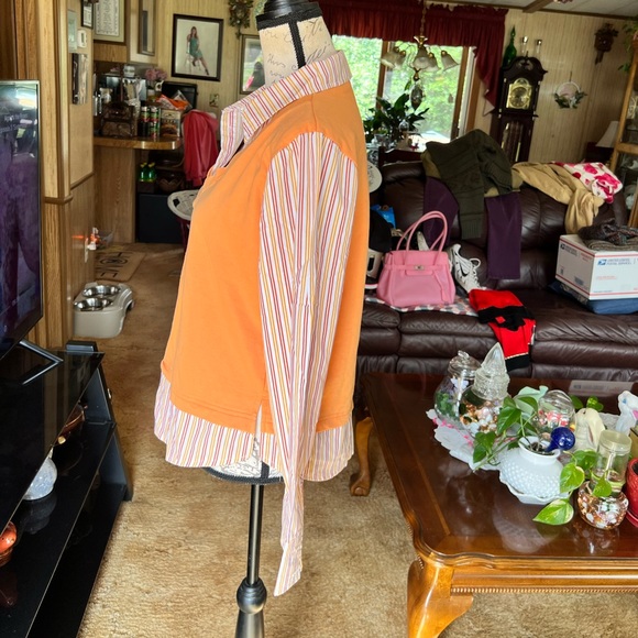 Woman’s Samantha Stuart 2 in one shirt perfect for fall - Picture 3 of 16